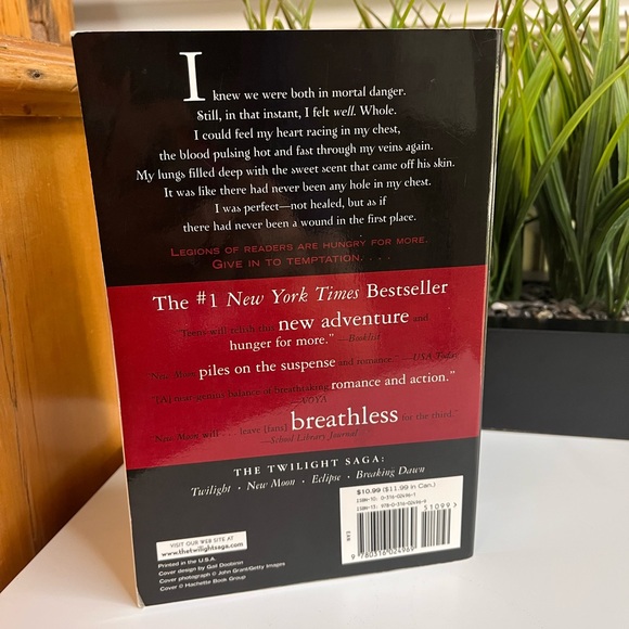 ❌❌SOLD❌❌New Moon softcover book Twilight Stephanie Meyer vampires Breaking Dawn - Picture 2 of 5